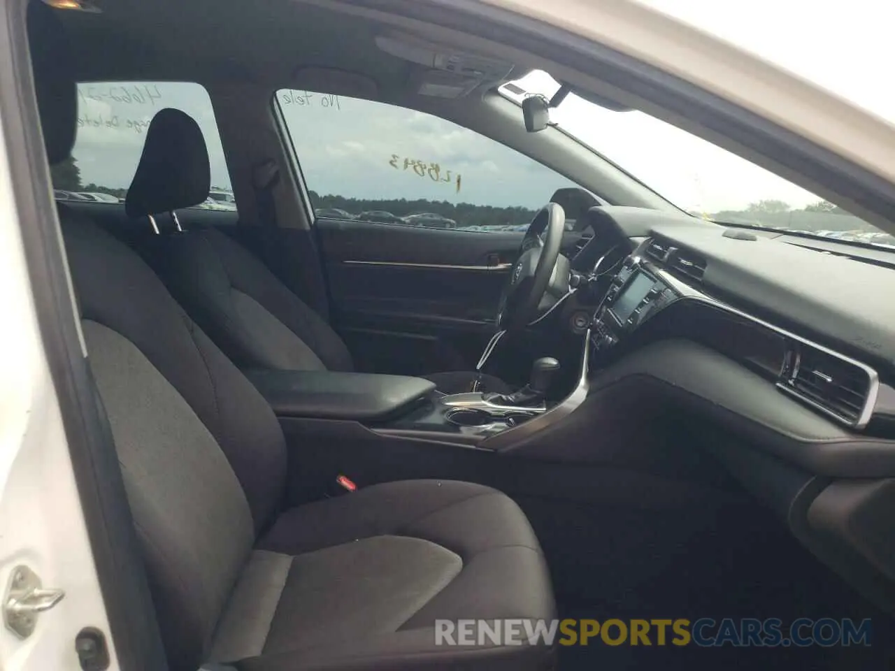 5 Photograph of a damaged car 4T1B11HKXKU806632 TOYOTA CAMRY 2019