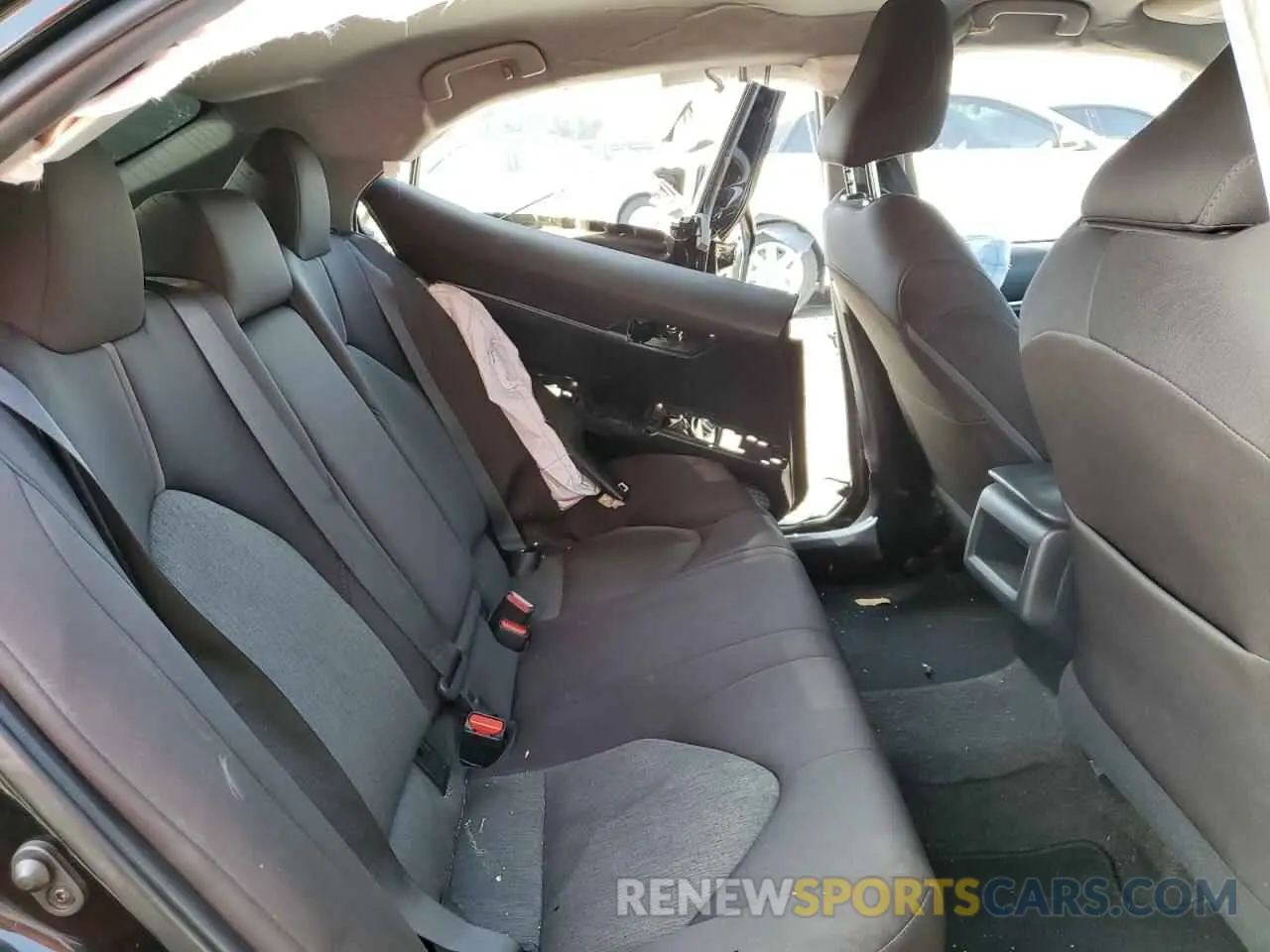 10 Photograph of a damaged car 4T1B11HKXKU808249 TOYOTA CAMRY 2019