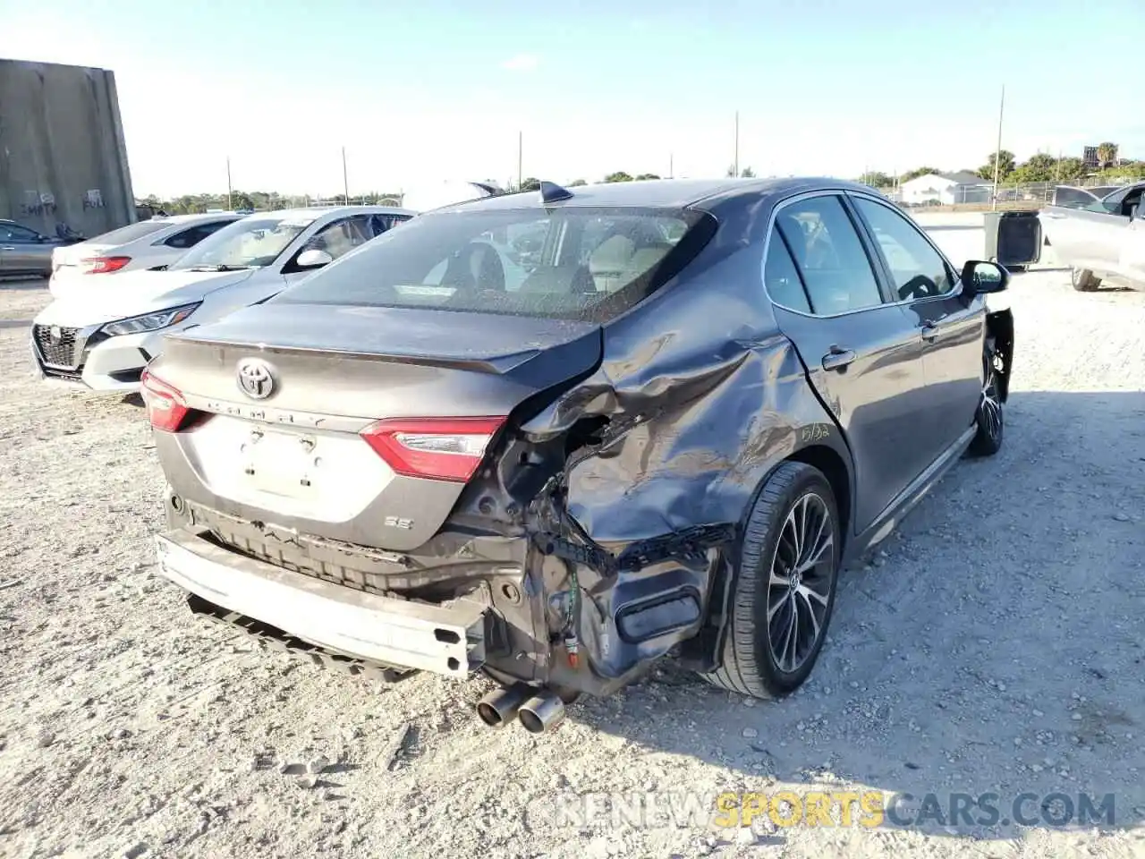 4 Photograph of a damaged car 4T1B11HKXKU810244 TOYOTA CAMRY 2019