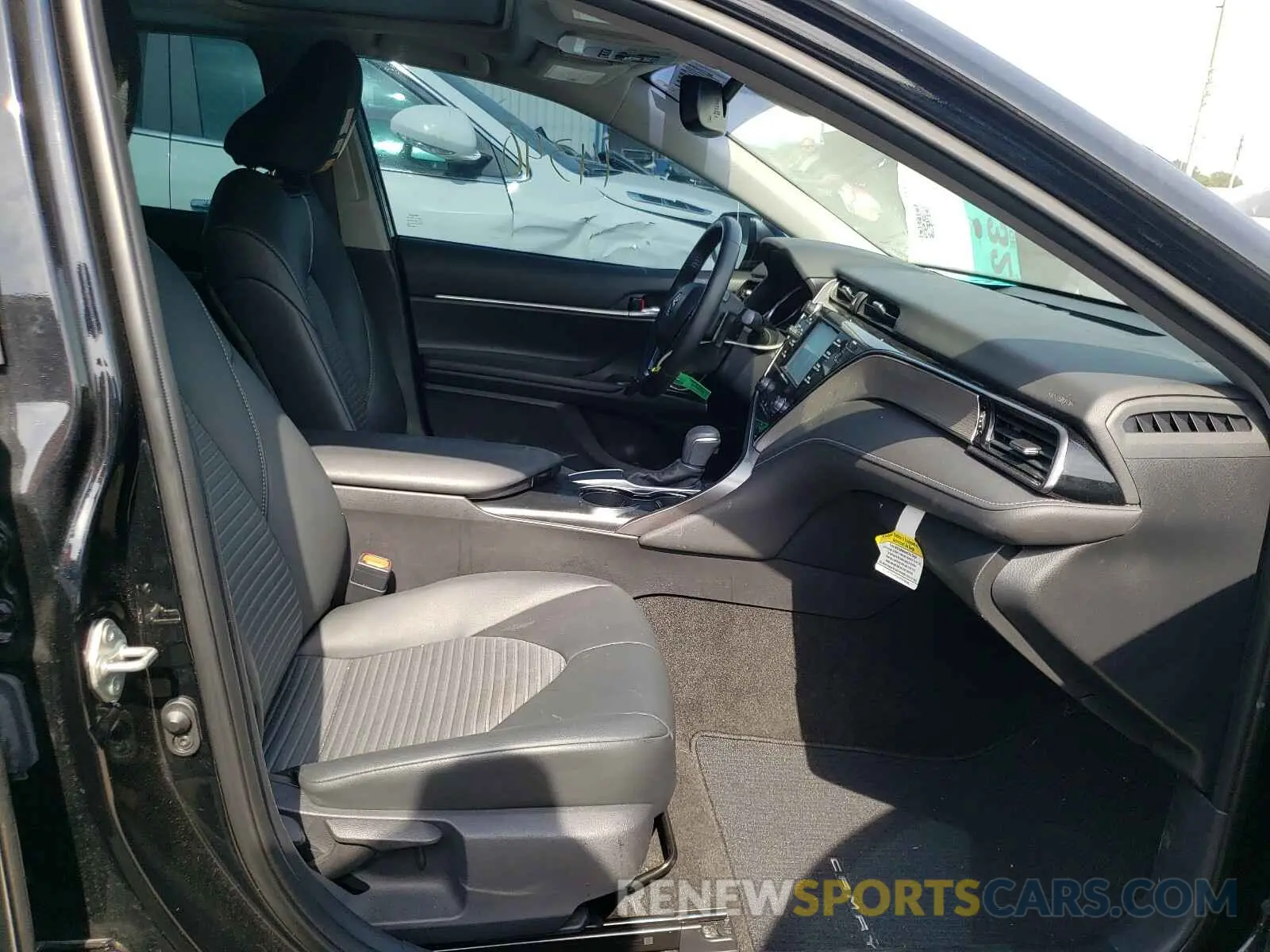 5 Photograph of a damaged car 4T1B11HKXKU810437 TOYOTA CAMRY 2019