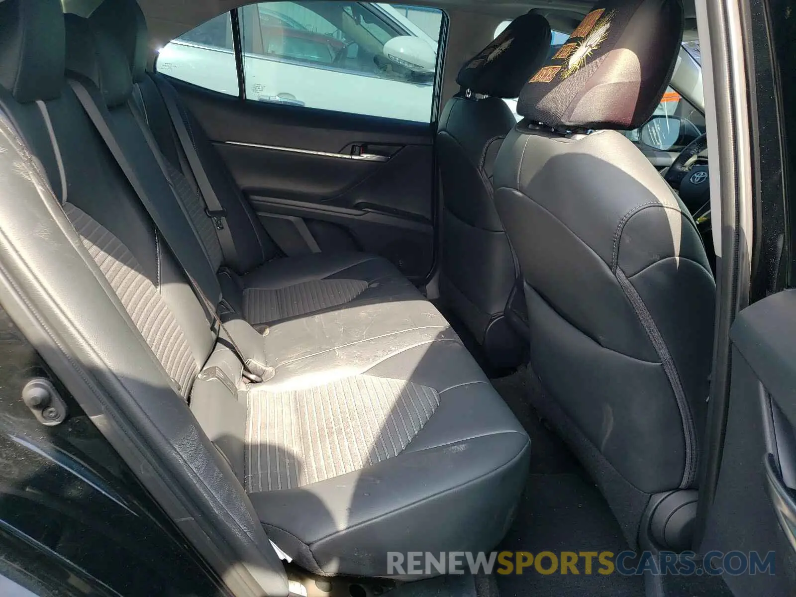 6 Photograph of a damaged car 4T1B11HKXKU810437 TOYOTA CAMRY 2019