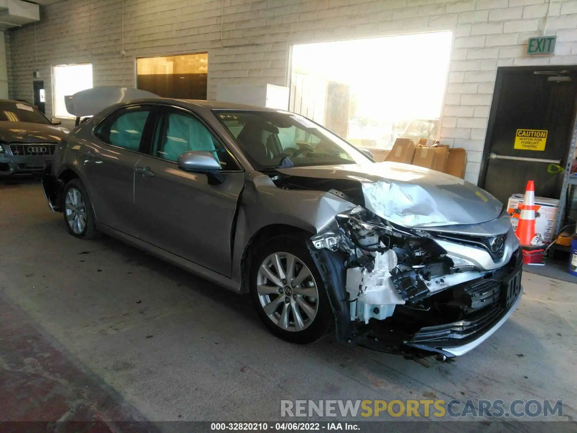 1 Photograph of a damaged car 4T1B11HKXKU813113 TOYOTA CAMRY 2019