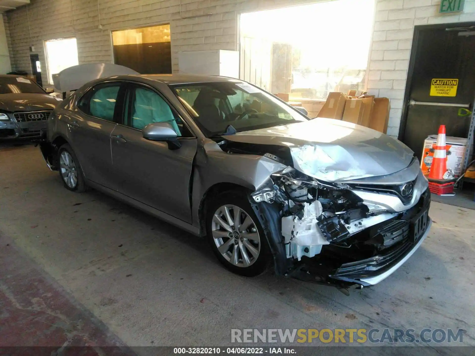 6 Photograph of a damaged car 4T1B11HKXKU813113 TOYOTA CAMRY 2019