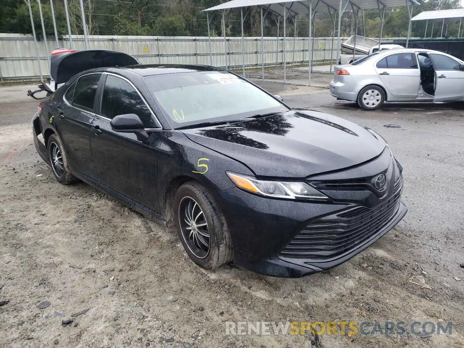 1 Photograph of a damaged car 4T1B11HKXKU820157 TOYOTA CAMRY 2019