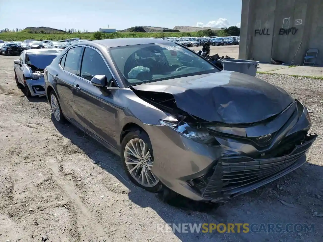 1 Photograph of a damaged car 4T1B11HKXKU820353 TOYOTA CAMRY 2019