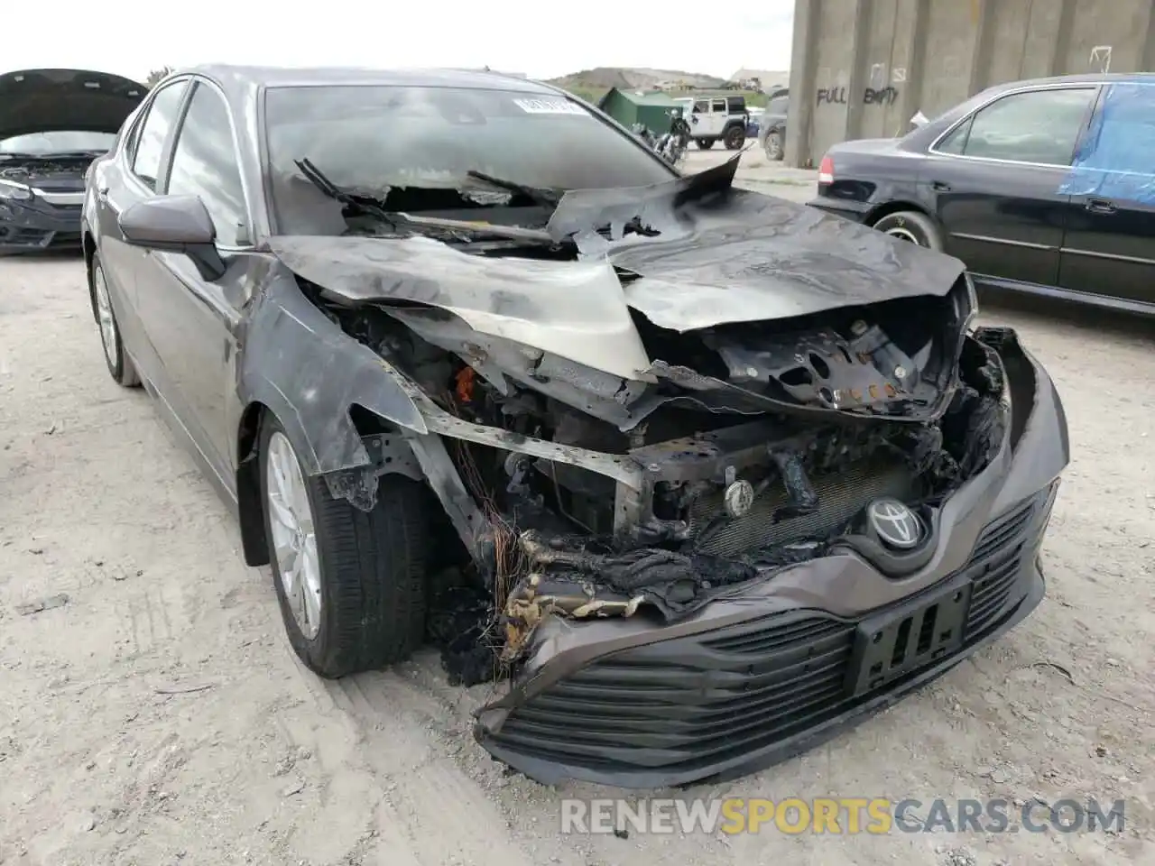 4 Photograph of a damaged car 4T1B11HKXKU823009 TOYOTA CAMRY 2019