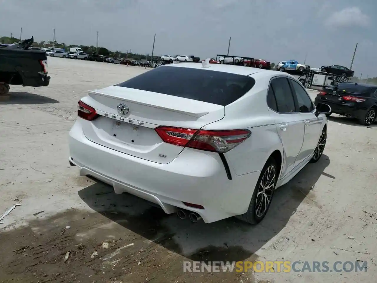 4 Photograph of a damaged car 4T1B11HKXKU824919 TOYOTA CAMRY 2019