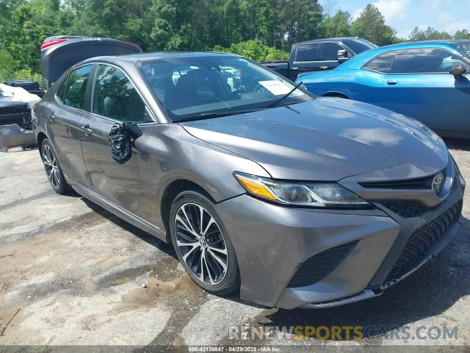 1 Photograph of a damaged car 4T1B11HKXKU825259 TOYOTA CAMRY 2019