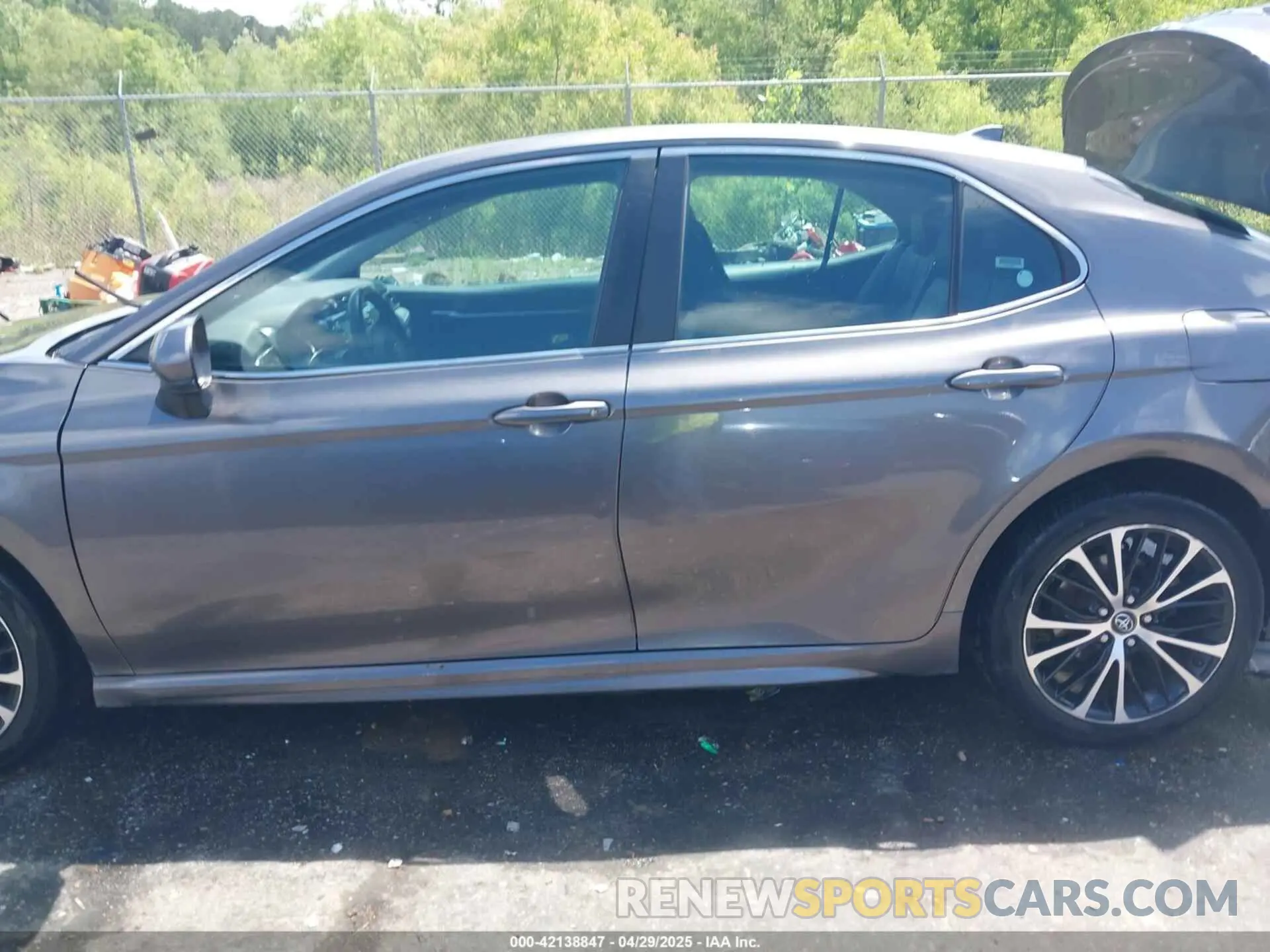 15 Photograph of a damaged car 4T1B11HKXKU825259 TOYOTA CAMRY 2019