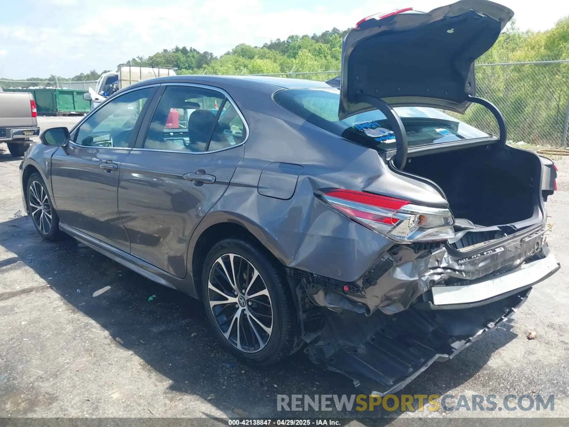 3 Photograph of a damaged car 4T1B11HKXKU825259 TOYOTA CAMRY 2019