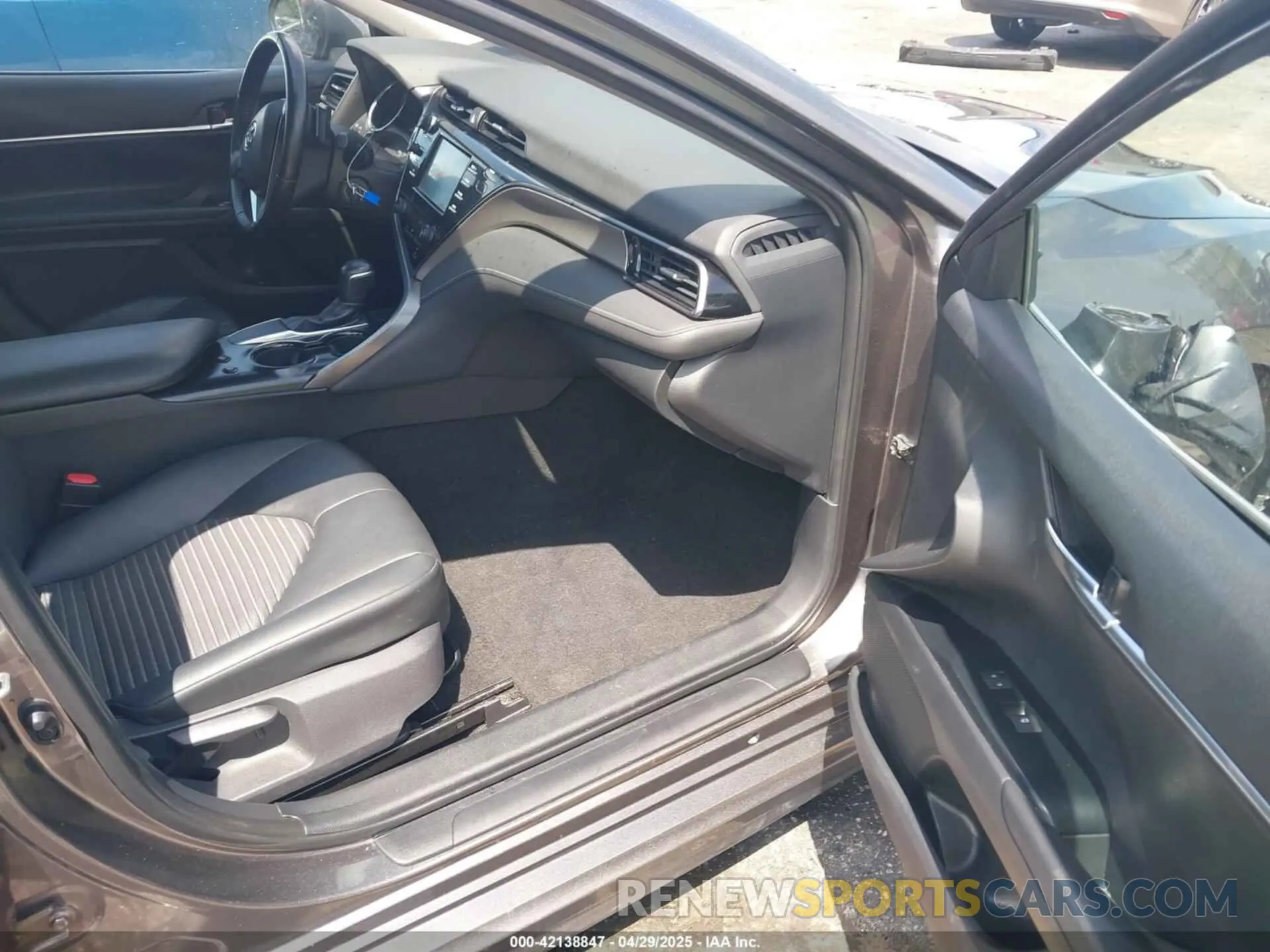 5 Photograph of a damaged car 4T1B11HKXKU825259 TOYOTA CAMRY 2019