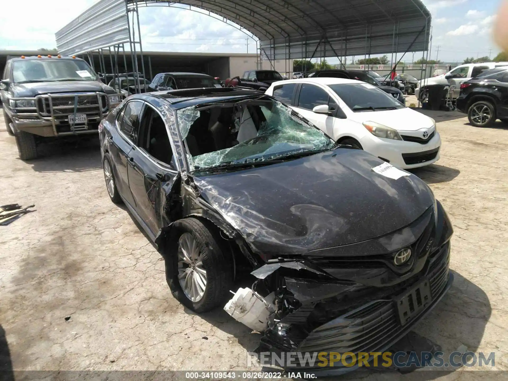 1 Photograph of a damaged car 4T1B11HKXKU826184 TOYOTA CAMRY 2019