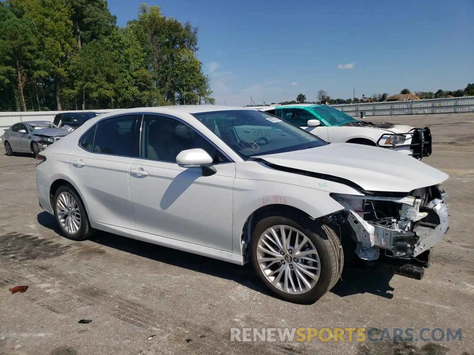 1 Photograph of a damaged car 4T1B11HKXKU831014 TOYOTA CAMRY 2019