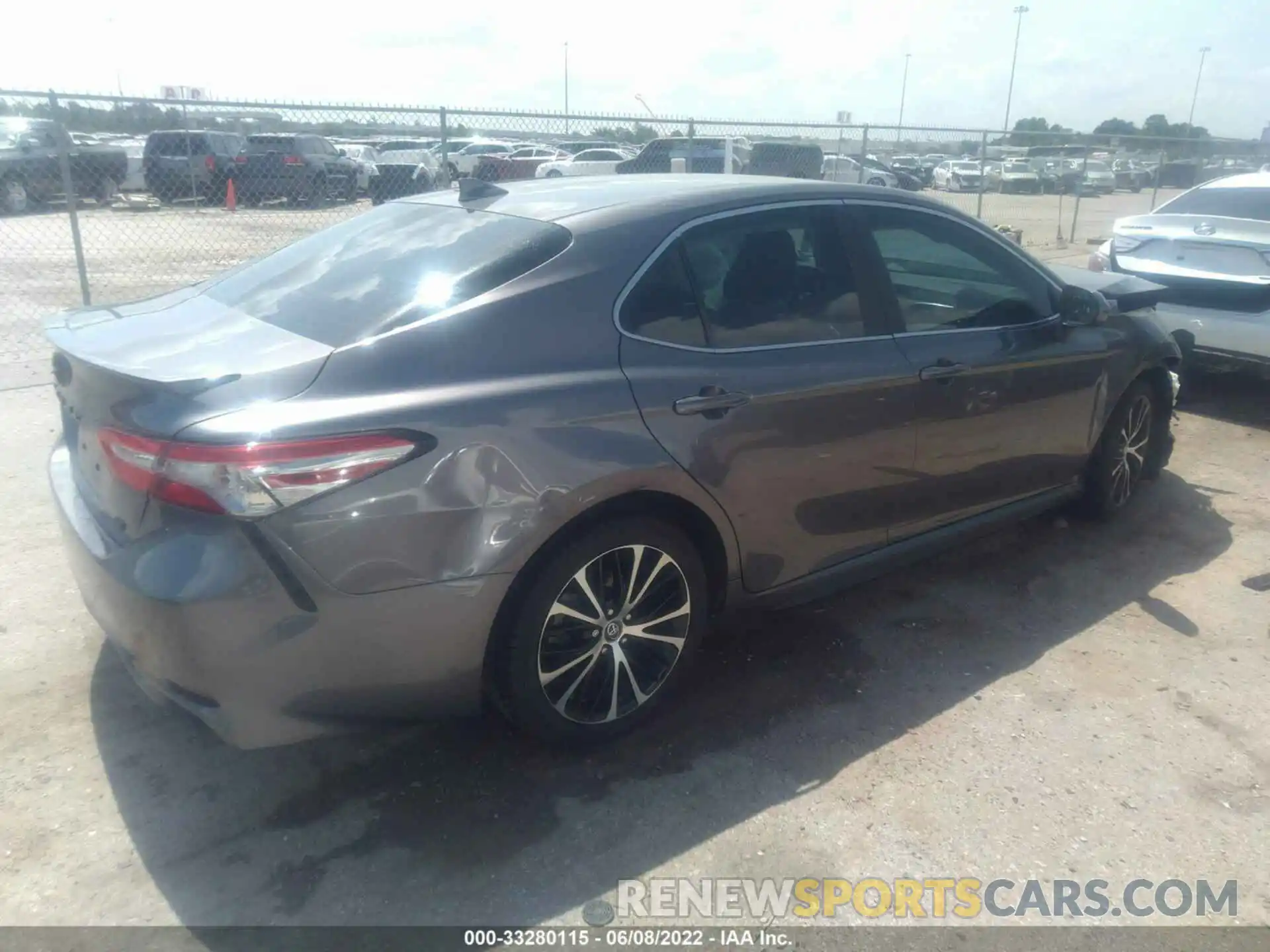 4 Photograph of a damaged car 4T1B11HKXKU833040 TOYOTA CAMRY 2019