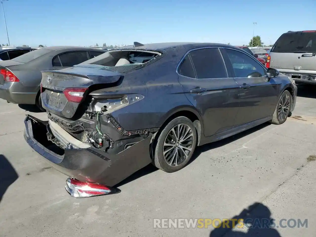 4 Photograph of a damaged car 4T1B11HKXKU835404 TOYOTA CAMRY 2019