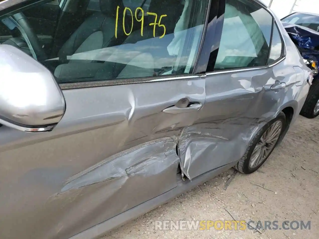 9 Photograph of a damaged car 4T1B11HKXKU843373 TOYOTA CAMRY 2019