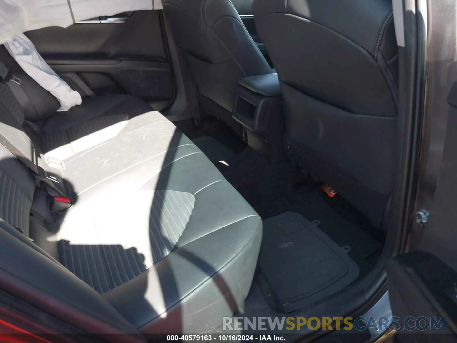 8 Photograph of a damaged car 4T1B11HKXKU846984 TOYOTA CAMRY 2019