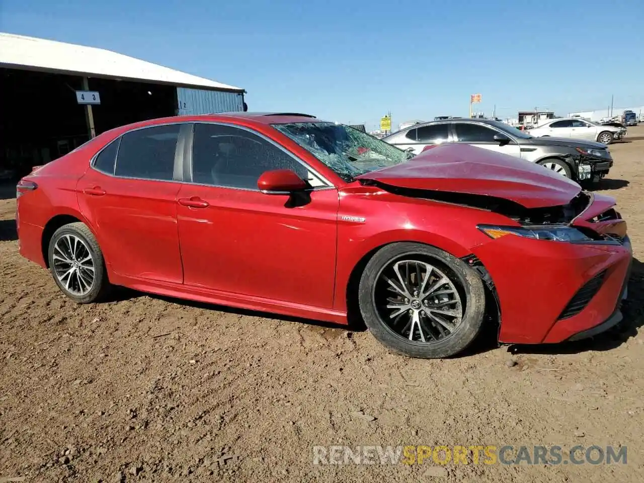 4 Photograph of a damaged car 4T1B21HK0KU010114 TOYOTA CAMRY 2019