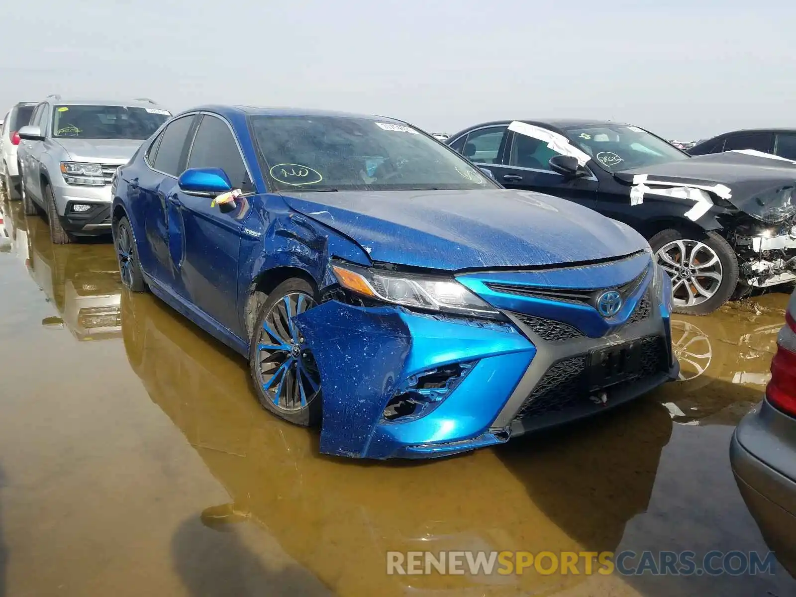 1 Photograph of a damaged car 4T1B21HK0KU012882 TOYOTA CAMRY 2019