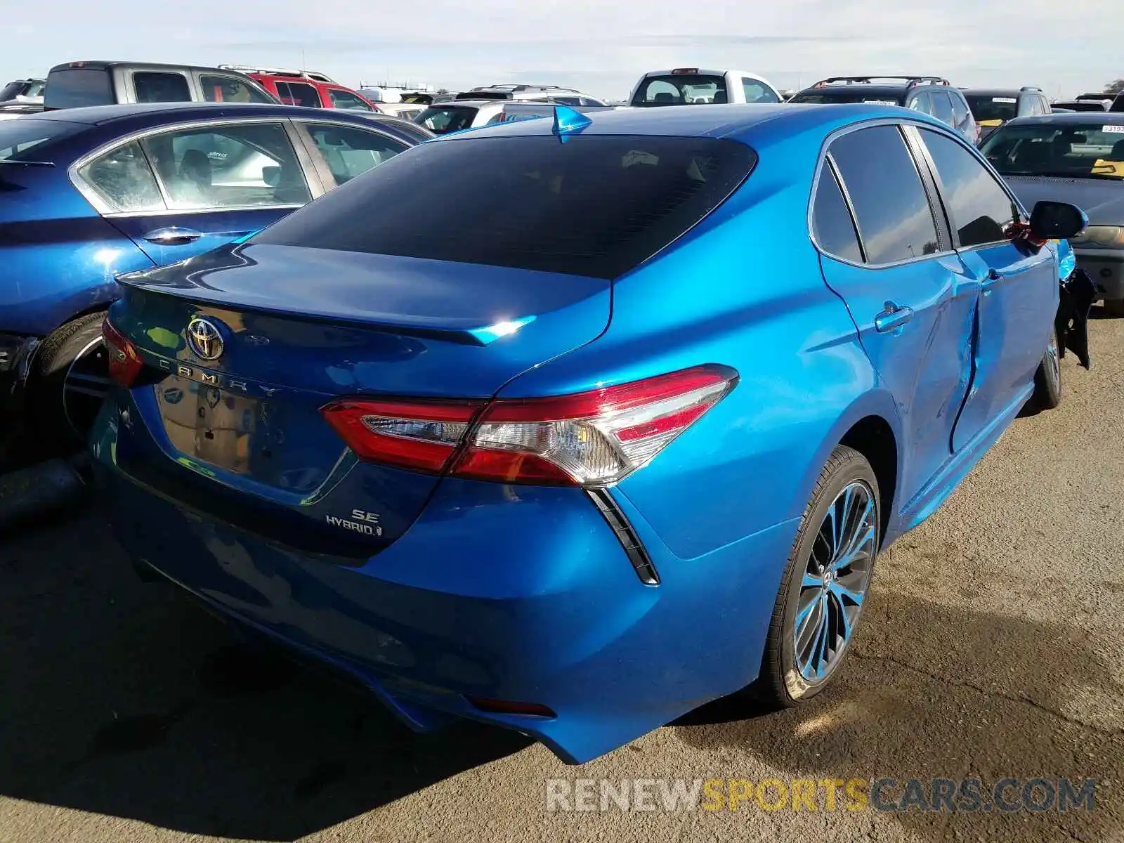 4 Photograph of a damaged car 4T1B21HK0KU012882 TOYOTA CAMRY 2019