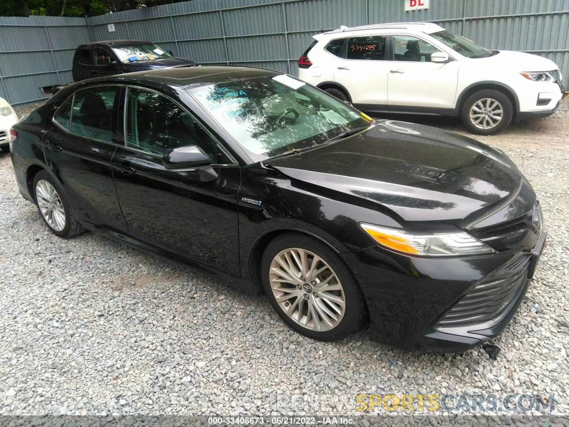 1 Photograph of a damaged car 4T1B21HK0KU511021 TOYOTA CAMRY 2019