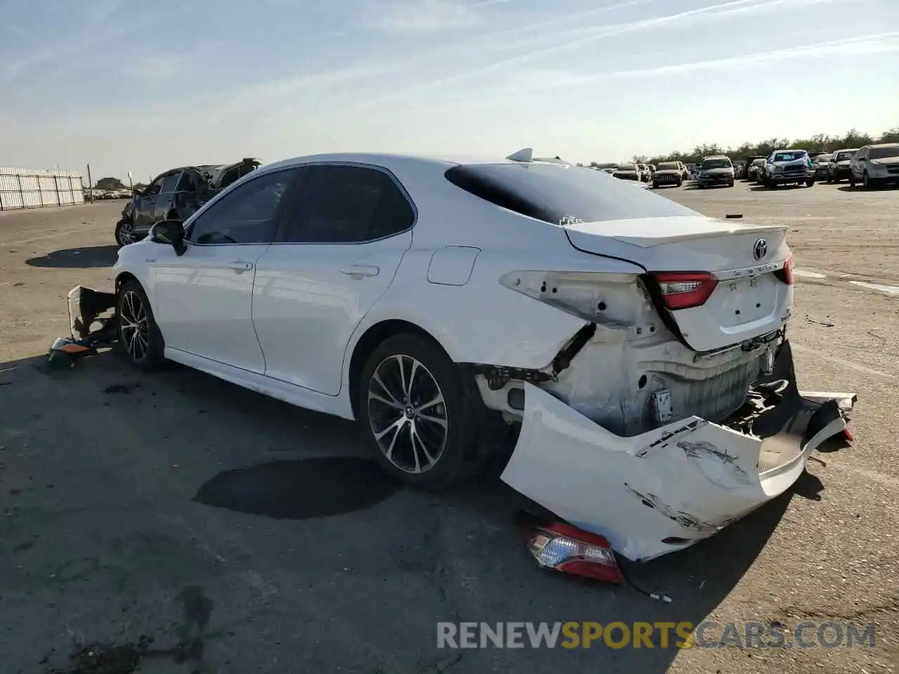 3 Photograph of a damaged car 4T1B21HK0KU511973 TOYOTA CAMRY 2019