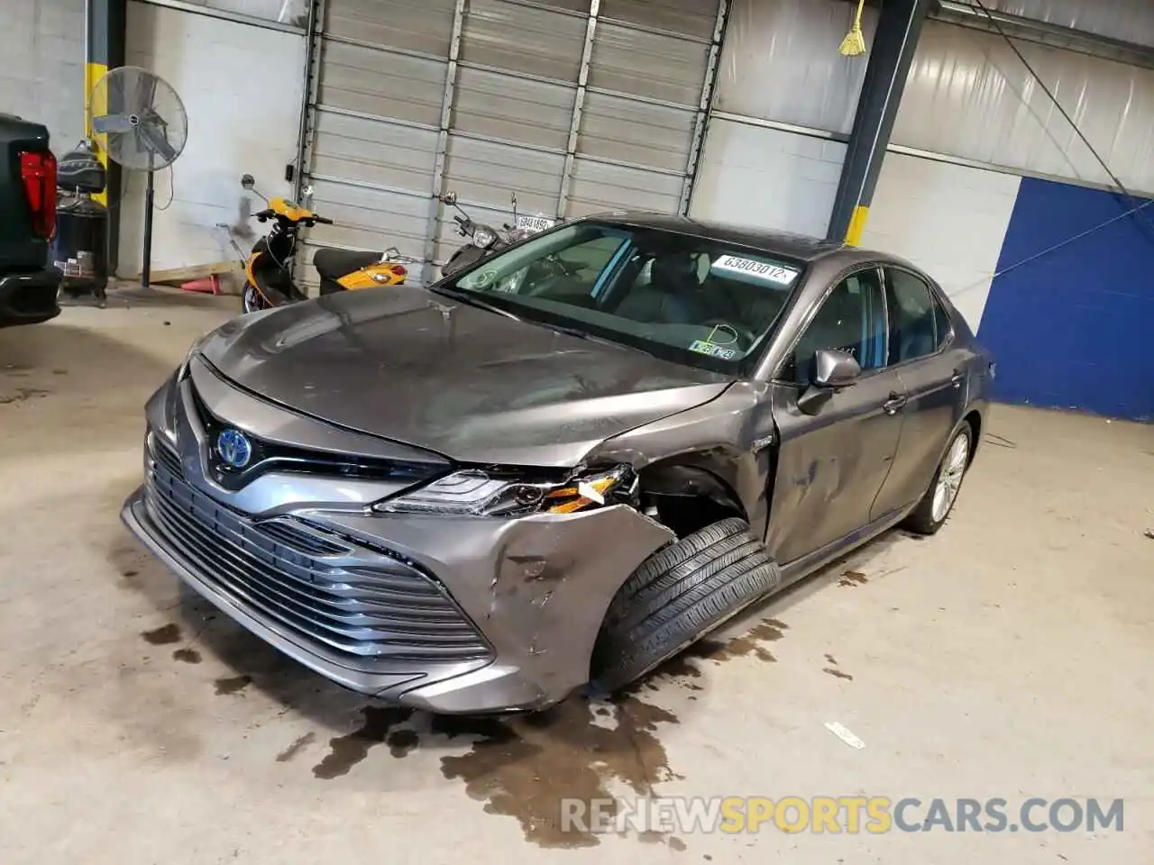 2 Photograph of a damaged car 4T1B21HK0KU513805 TOYOTA CAMRY 2019