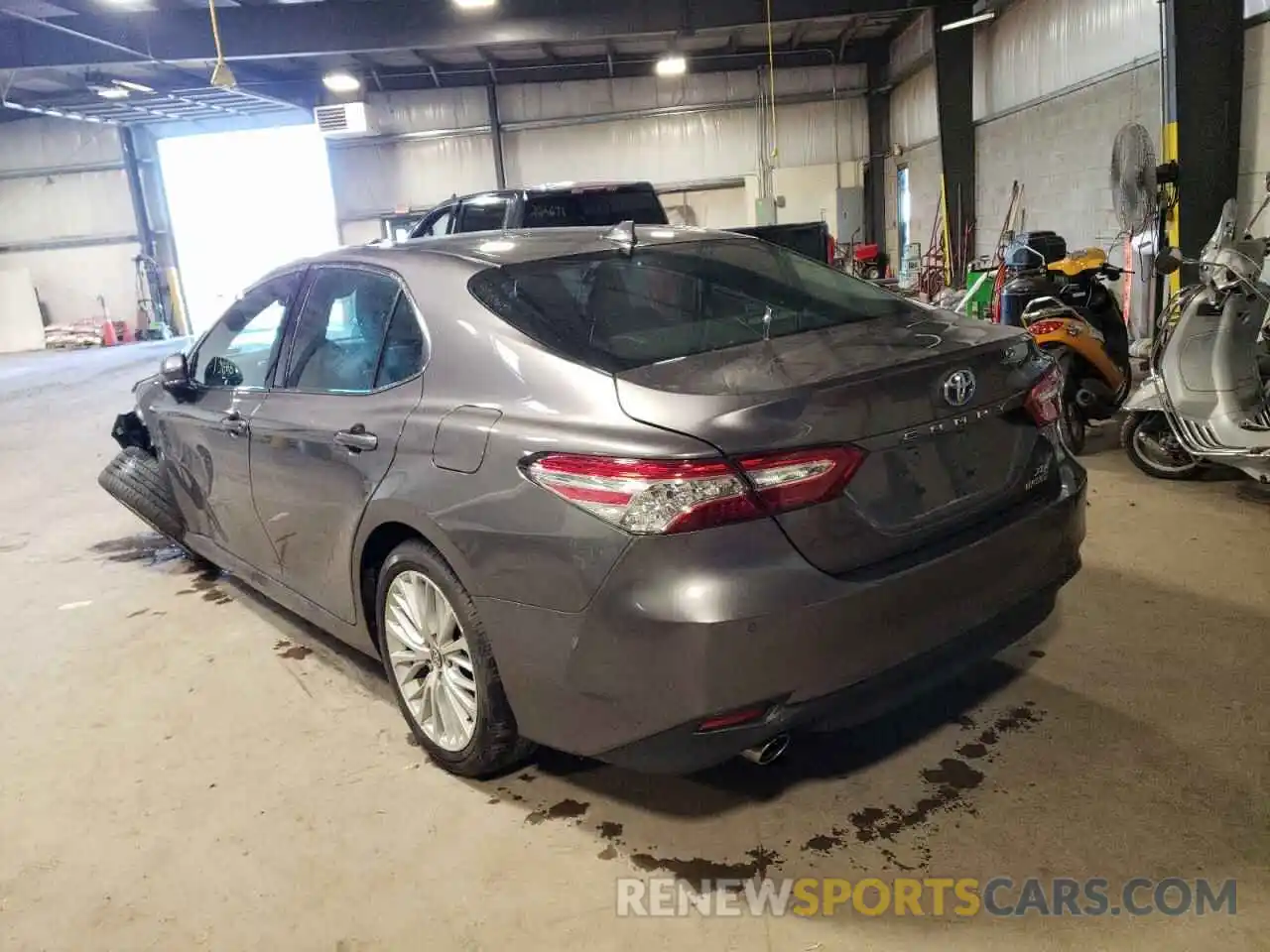 3 Photograph of a damaged car 4T1B21HK0KU513805 TOYOTA CAMRY 2019