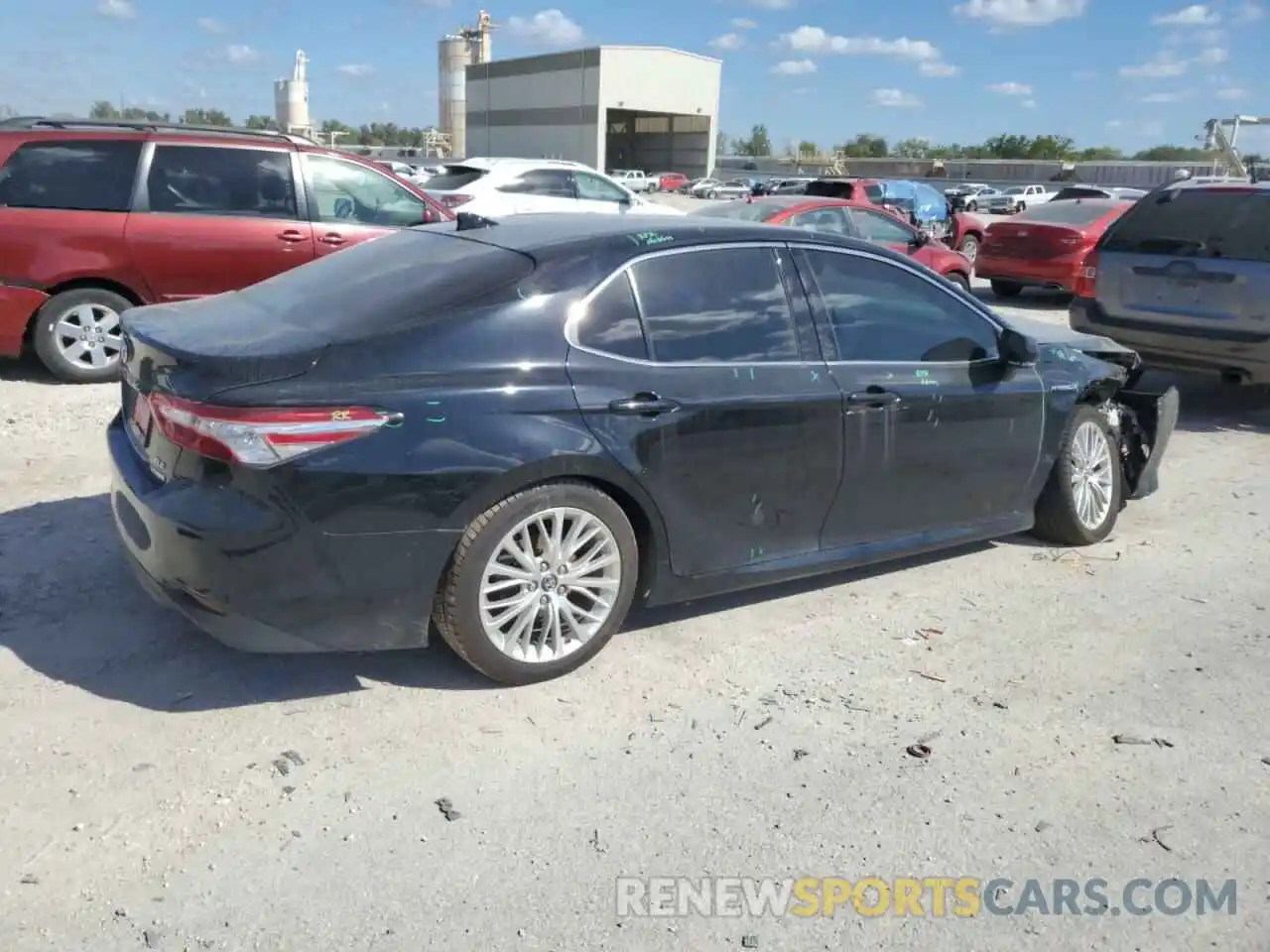 3 Photograph of a damaged car 4T1B21HK0KU513948 TOYOTA CAMRY 2019