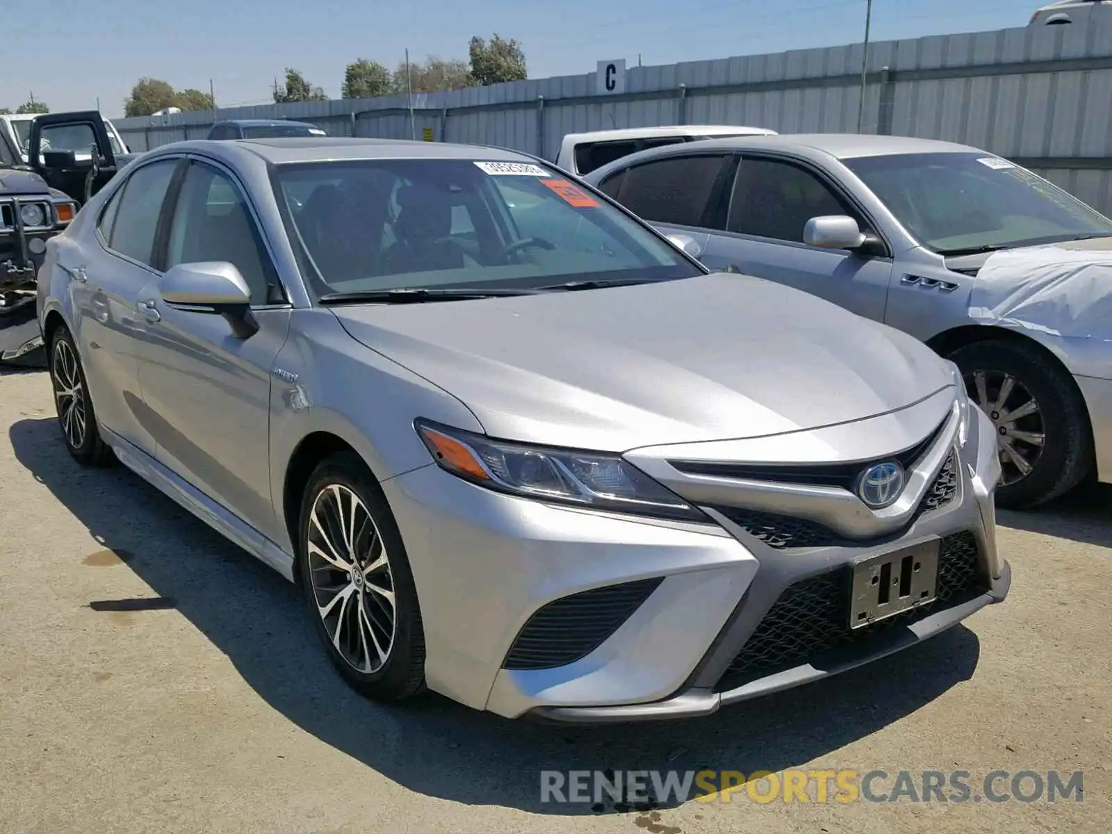 1 Photograph of a damaged car 4T1B21HK0KU516137 TOYOTA CAMRY 2019