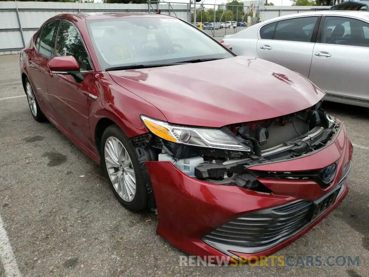 1 Photograph of a damaged car 4T1B21HK0KU516199 TOYOTA CAMRY 2019