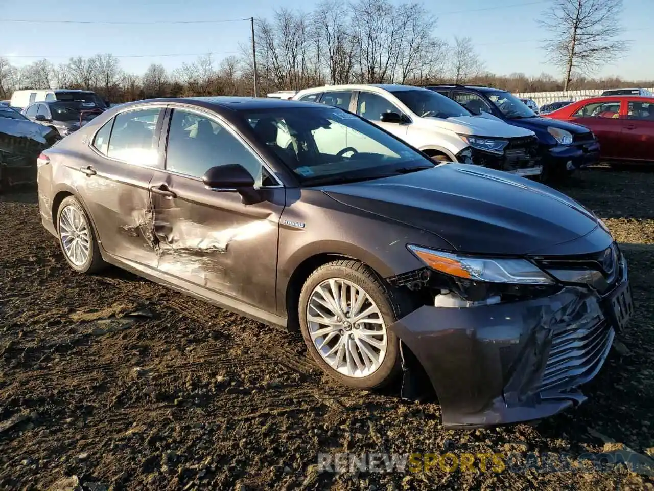 4 Photograph of a damaged car 4T1B21HK0KU516221 TOYOTA CAMRY 2019