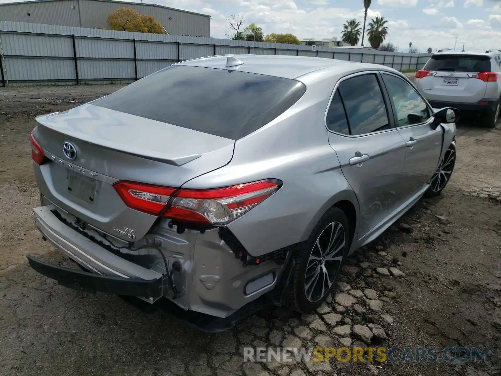 4 Photograph of a damaged car 4T1B21HK0KU518129 TOYOTA CAMRY 2019