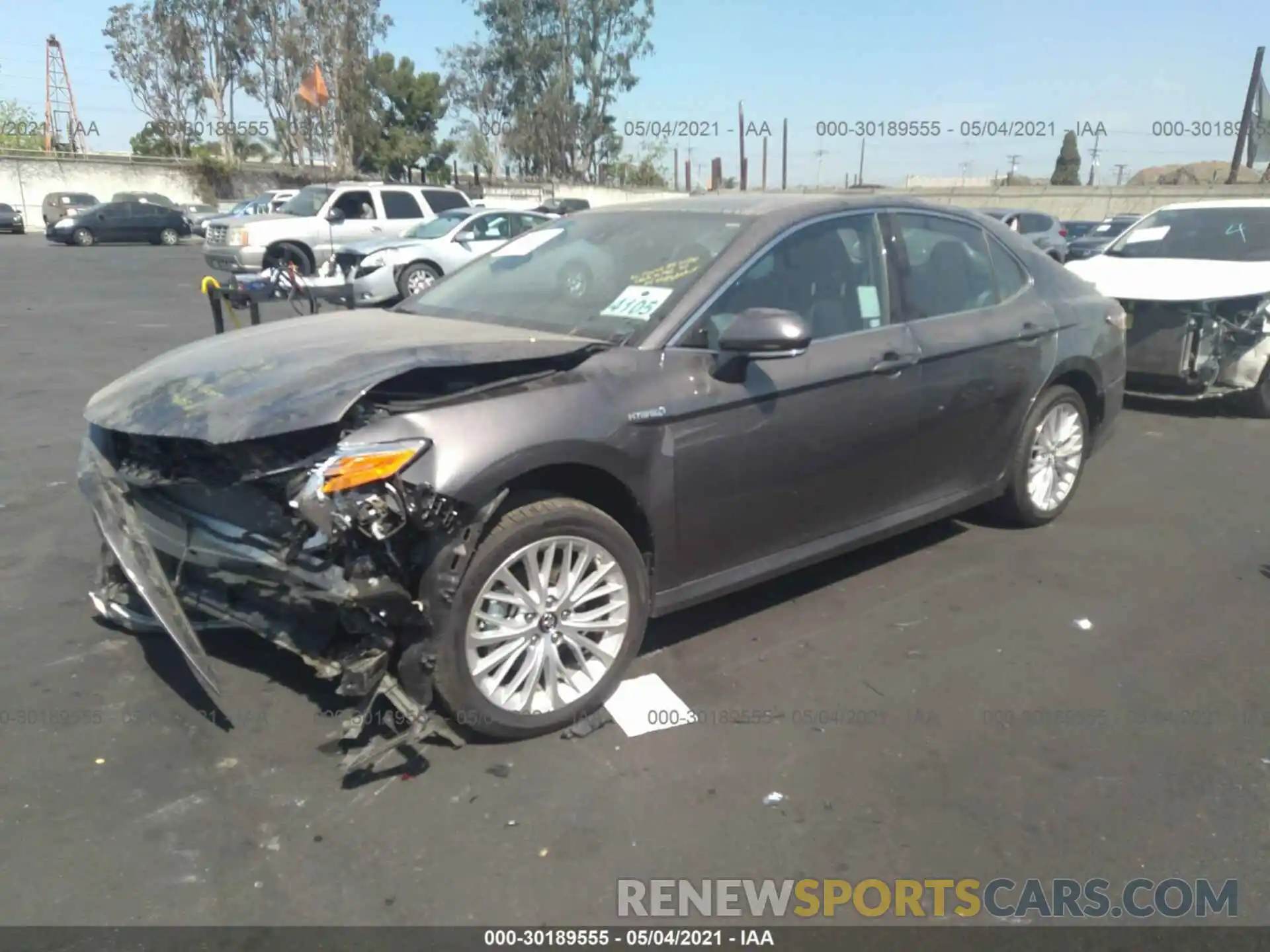 2 Photograph of a damaged car 4T1B21HK1KU010669 TOYOTA CAMRY 2019