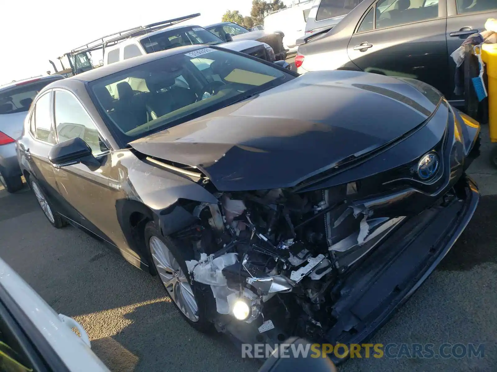 1 Photograph of a damaged car 4T1B21HK1KU013295 TOYOTA CAMRY 2019