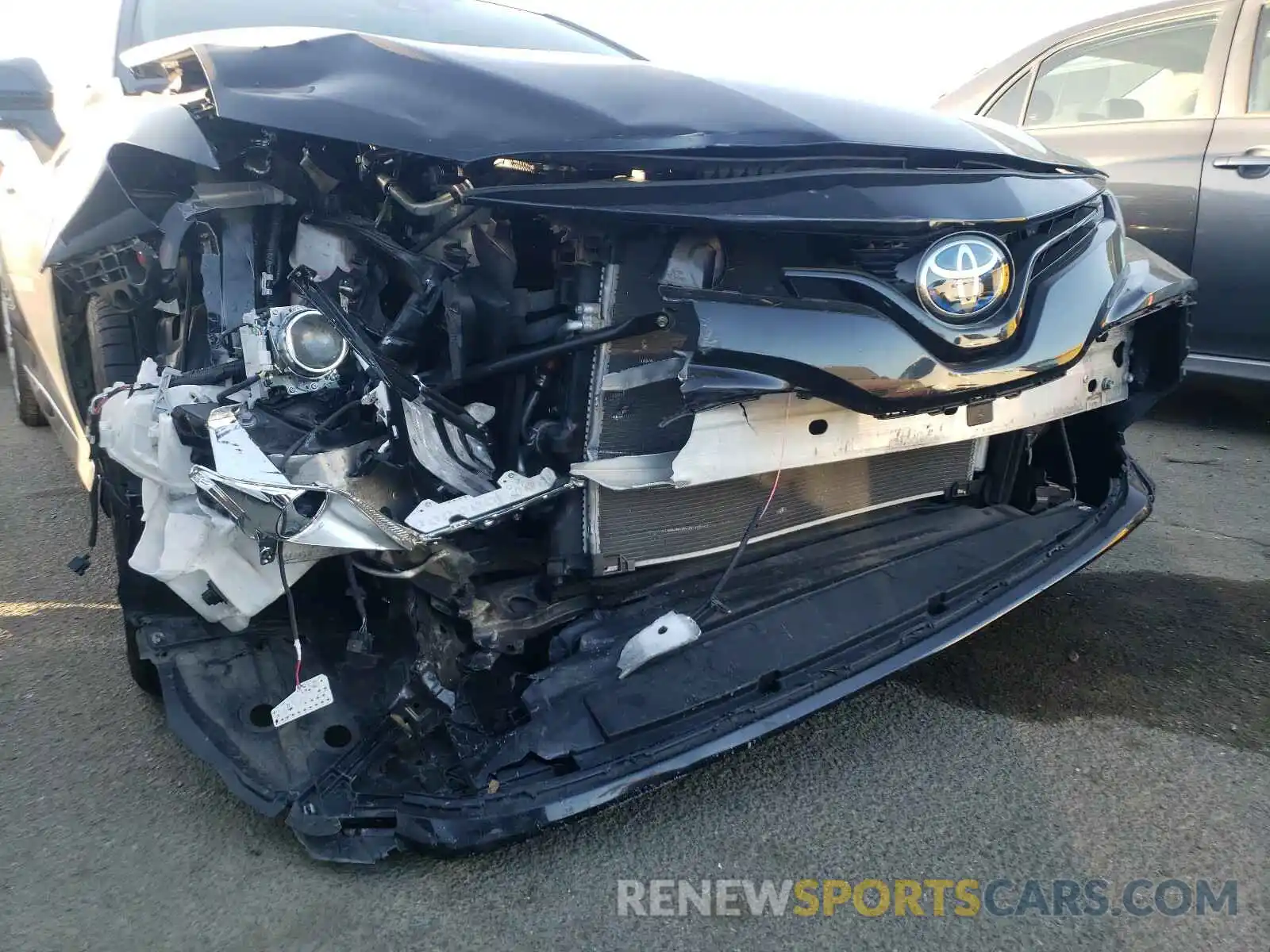 9 Photograph of a damaged car 4T1B21HK1KU013295 TOYOTA CAMRY 2019