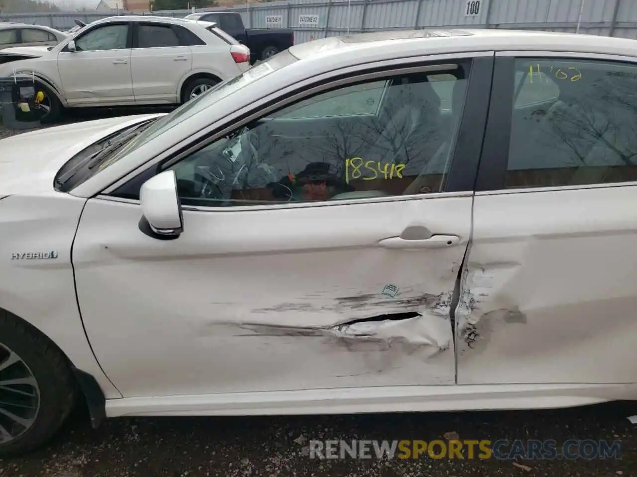 9 Photograph of a damaged car 4T1B21HK1KU513084 TOYOTA CAMRY 2019