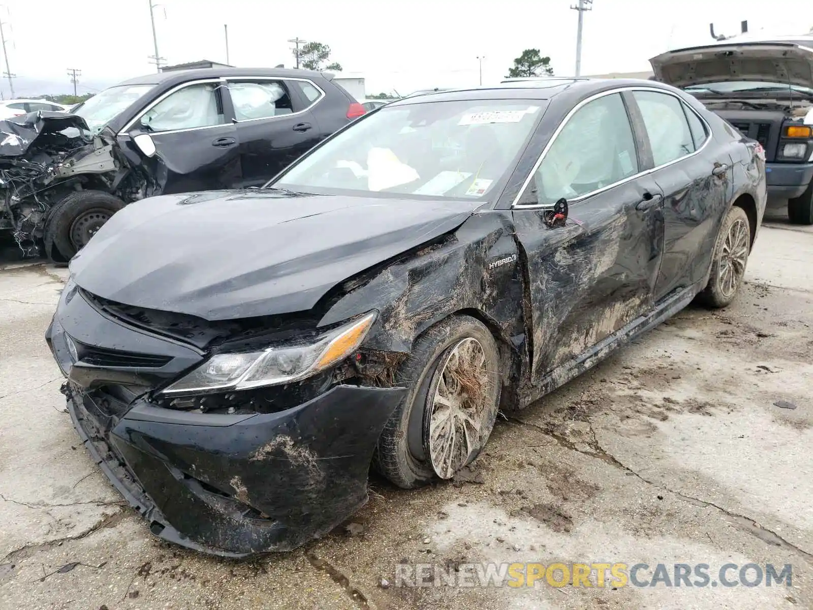 2 Photograph of a damaged car 4T1B21HK1KU513165 TOYOTA CAMRY 2019