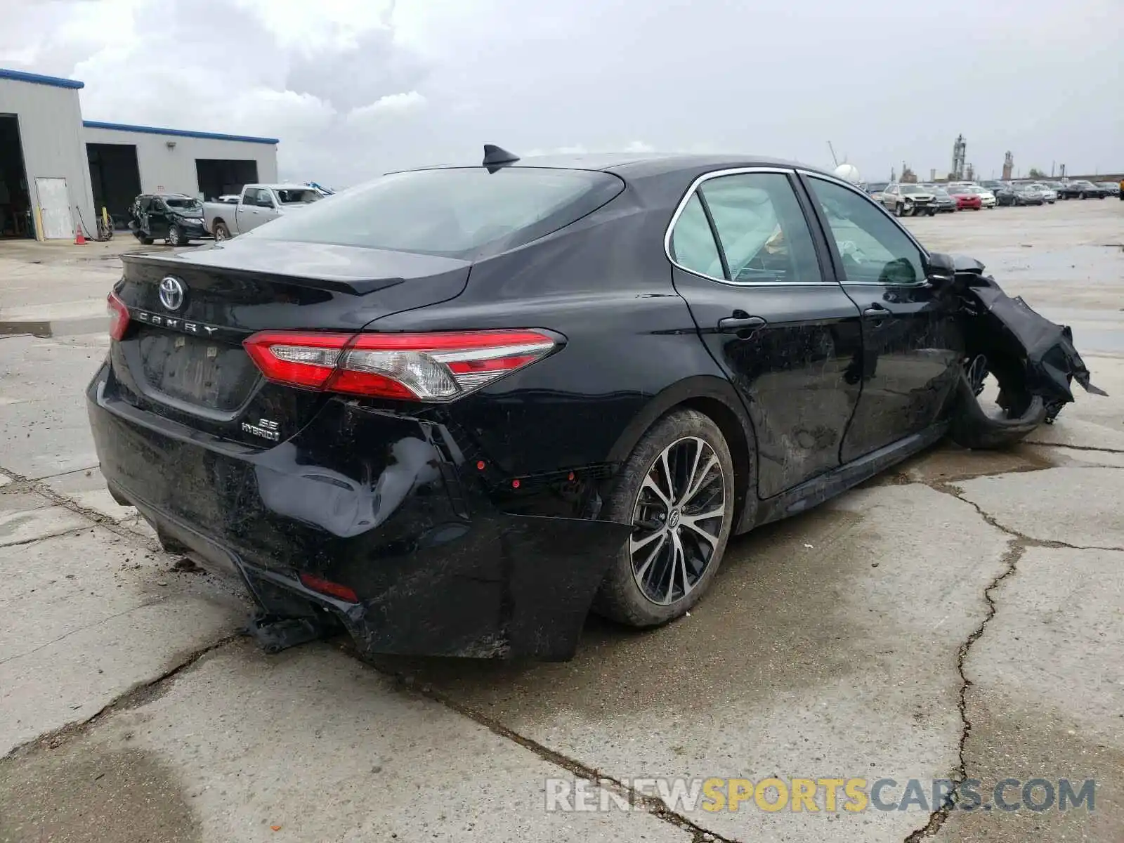 4 Photograph of a damaged car 4T1B21HK1KU513165 TOYOTA CAMRY 2019