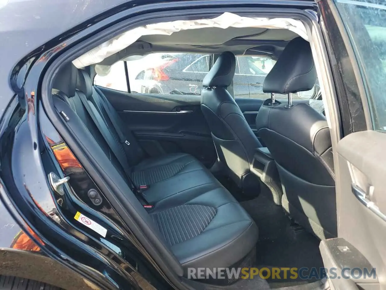 10 Photograph of a damaged car 4T1B21HK1KU516390 TOYOTA CAMRY 2019