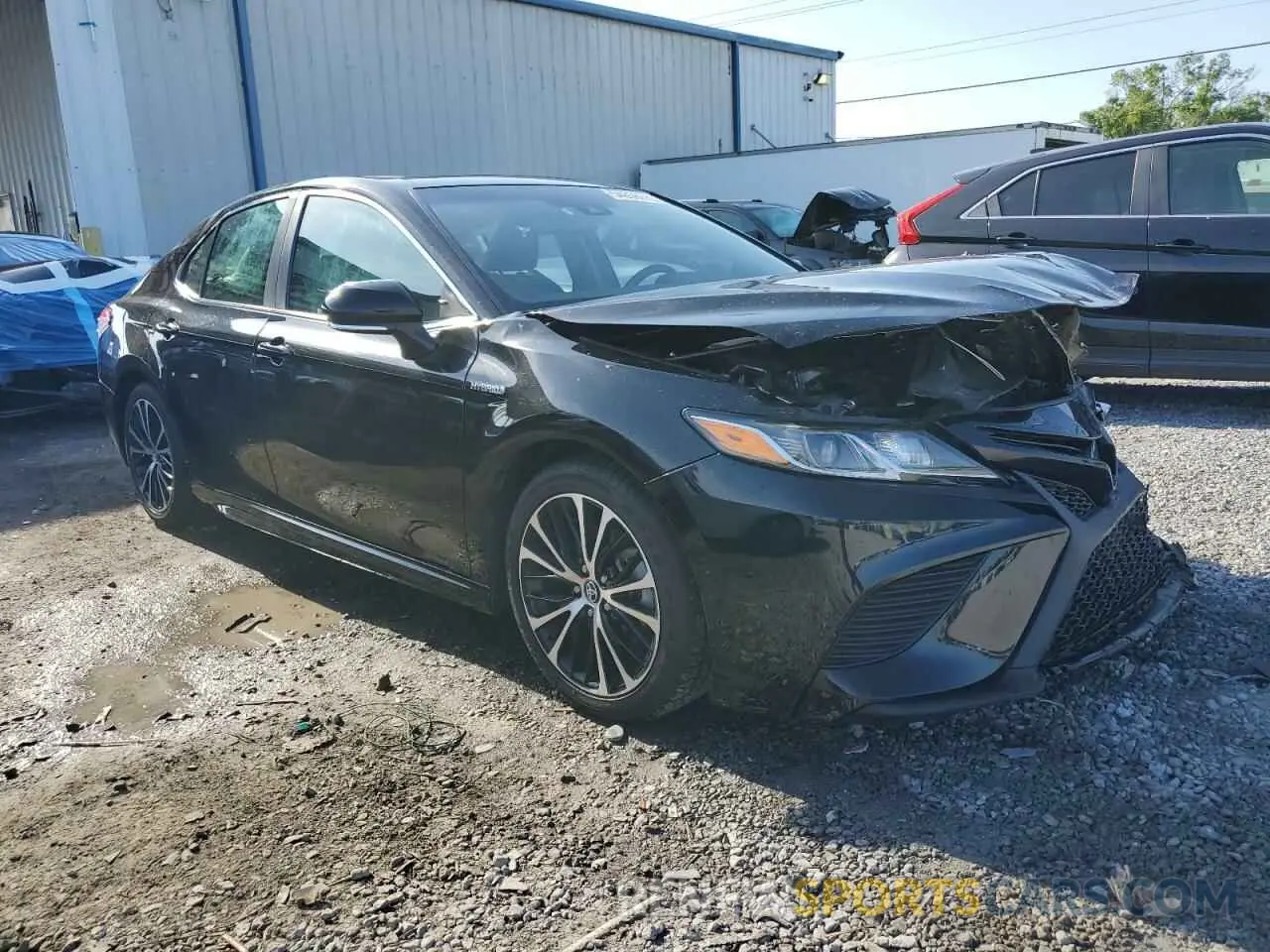 4 Photograph of a damaged car 4T1B21HK1KU516390 TOYOTA CAMRY 2019