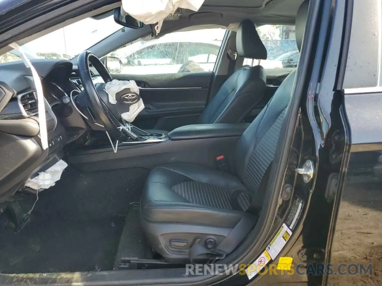 7 Photograph of a damaged car 4T1B21HK1KU516390 TOYOTA CAMRY 2019