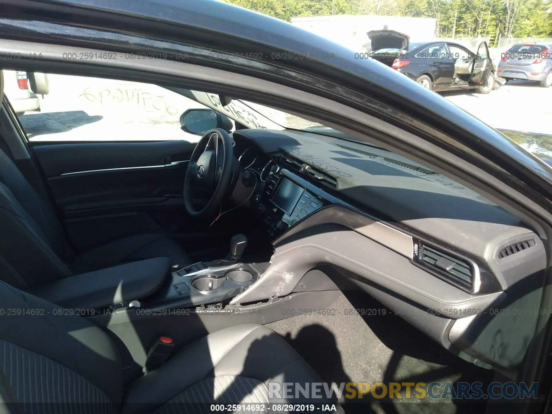 5 Photograph of a damaged car 4T1B21HK1KU517619 TOYOTA CAMRY 2019