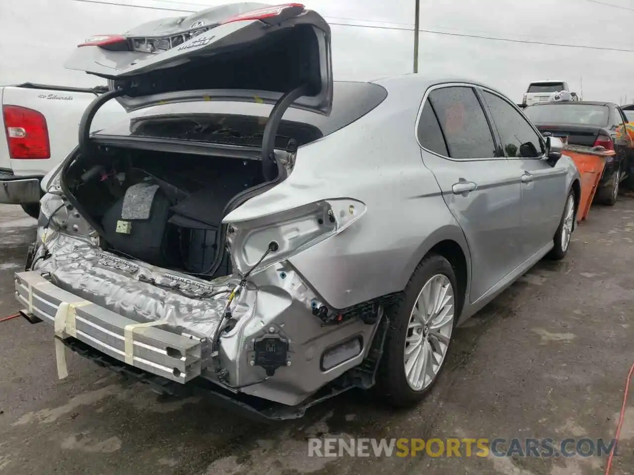 4 Photograph of a damaged car 4T1B21HK2KU011085 TOYOTA CAMRY 2019