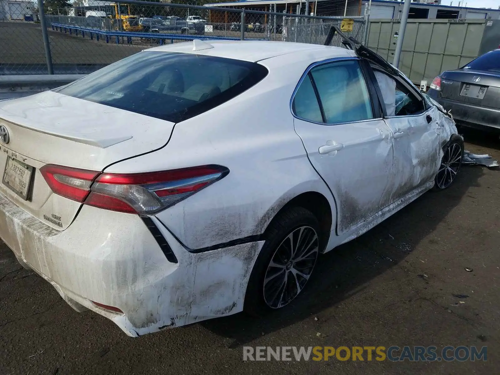 4 Photograph of a damaged car 4T1B21HK2KU011698 TOYOTA CAMRY 2019