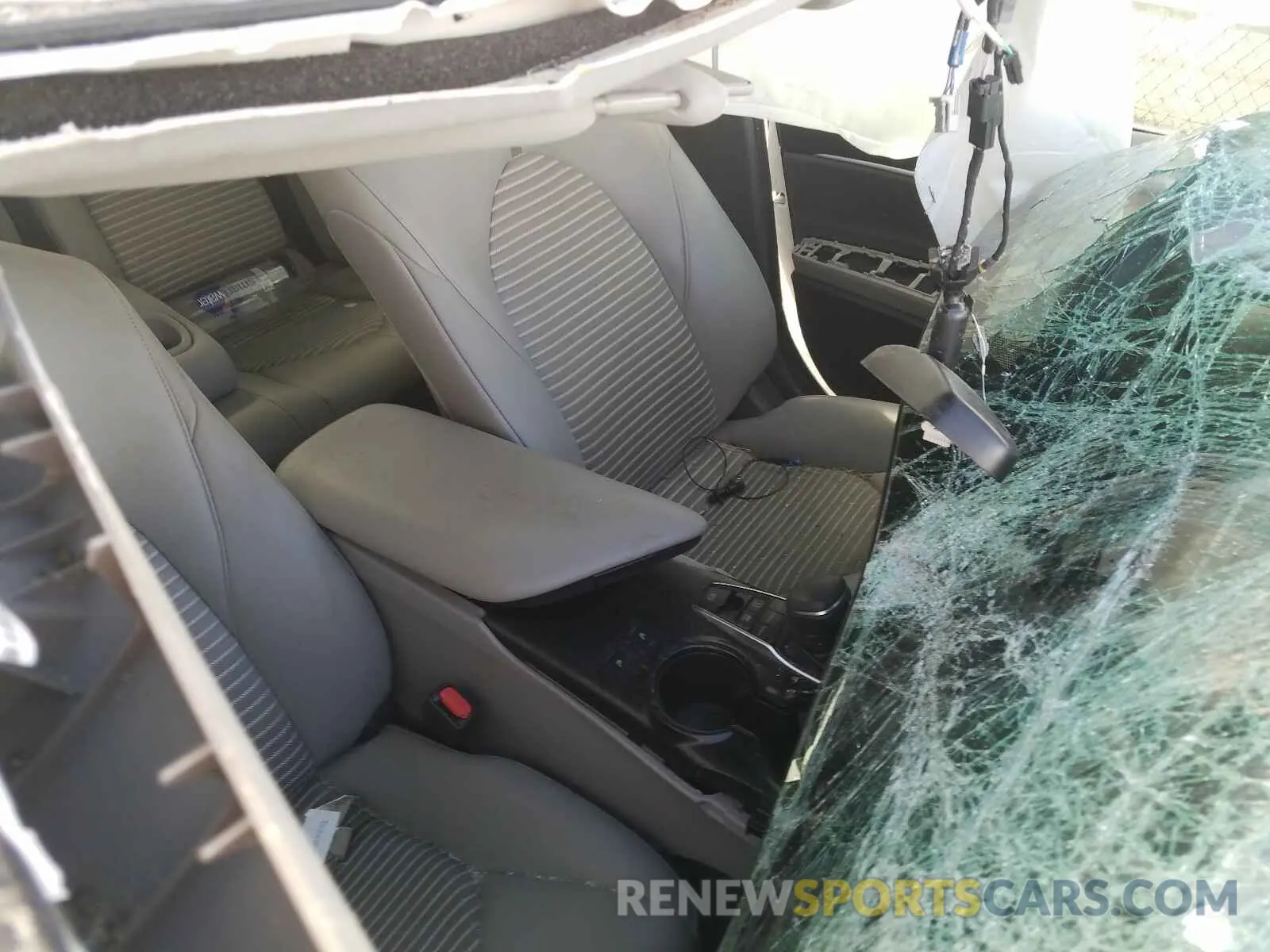 5 Photograph of a damaged car 4T1B21HK2KU011698 TOYOTA CAMRY 2019