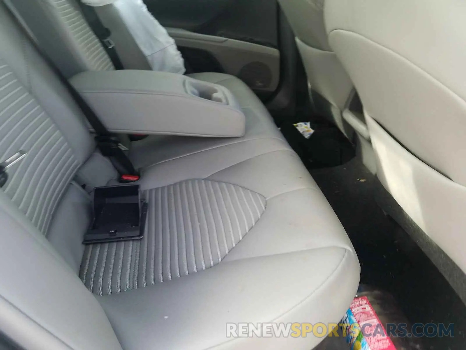 6 Photograph of a damaged car 4T1B21HK2KU011698 TOYOTA CAMRY 2019