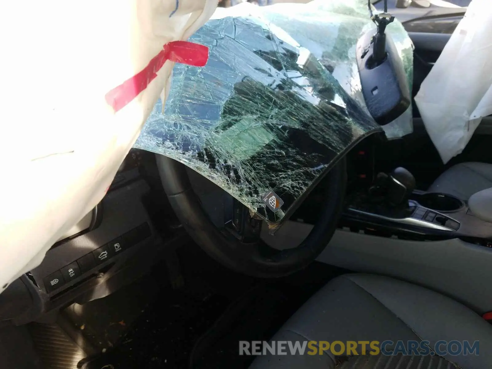 8 Photograph of a damaged car 4T1B21HK2KU011698 TOYOTA CAMRY 2019