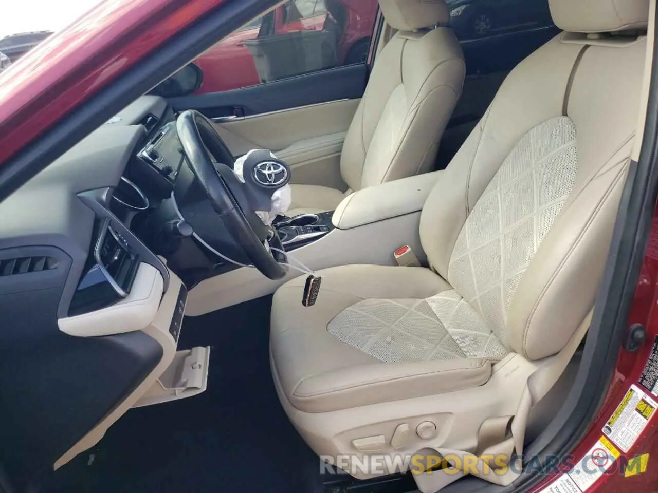 7 Photograph of a damaged car 4T1B21HK2KU511862 TOYOTA CAMRY 2019