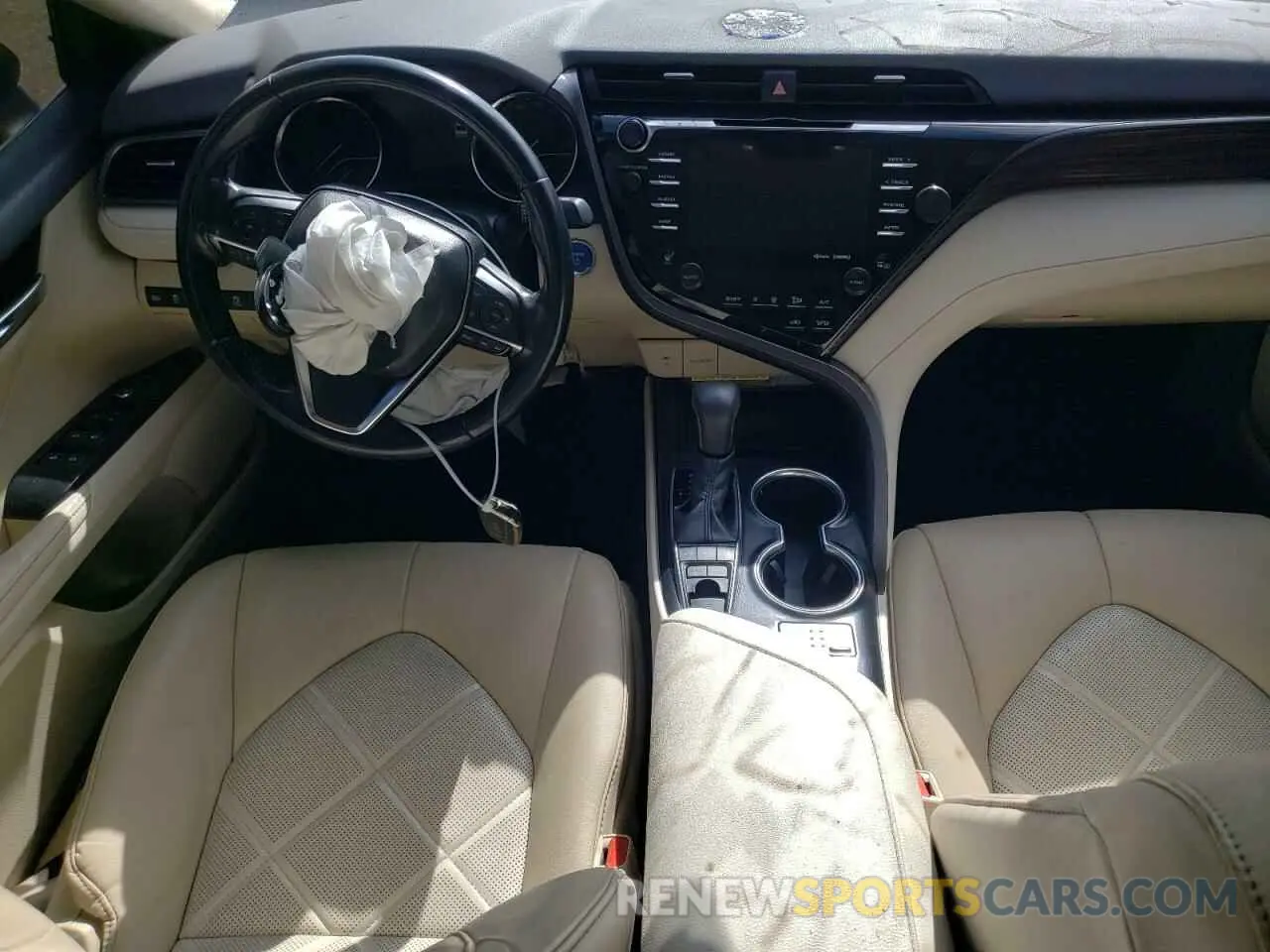 8 Photograph of a damaged car 4T1B21HK2KU511862 TOYOTA CAMRY 2019